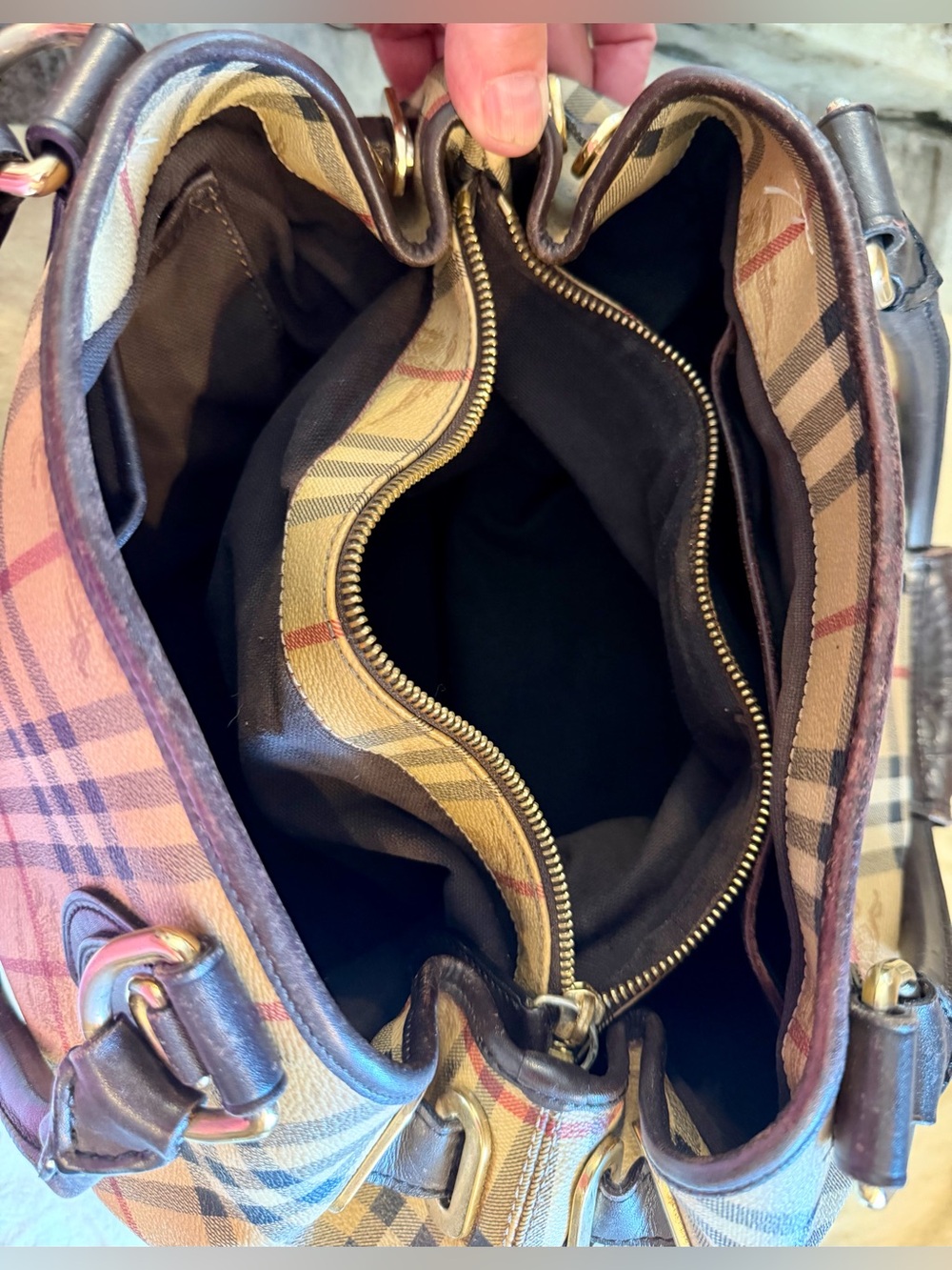 Authentic Classic Burberry Haymarket Collection Large Bag - Picture 4 of 15